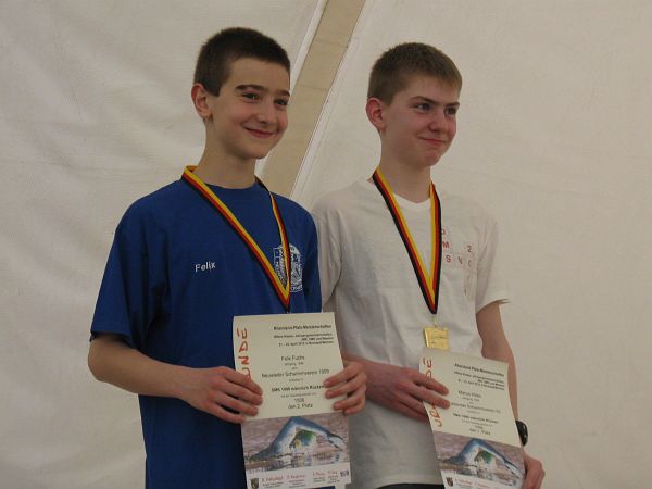 rechts: Marius Hillen (Goldmedaille Schwimmmehrkampf)